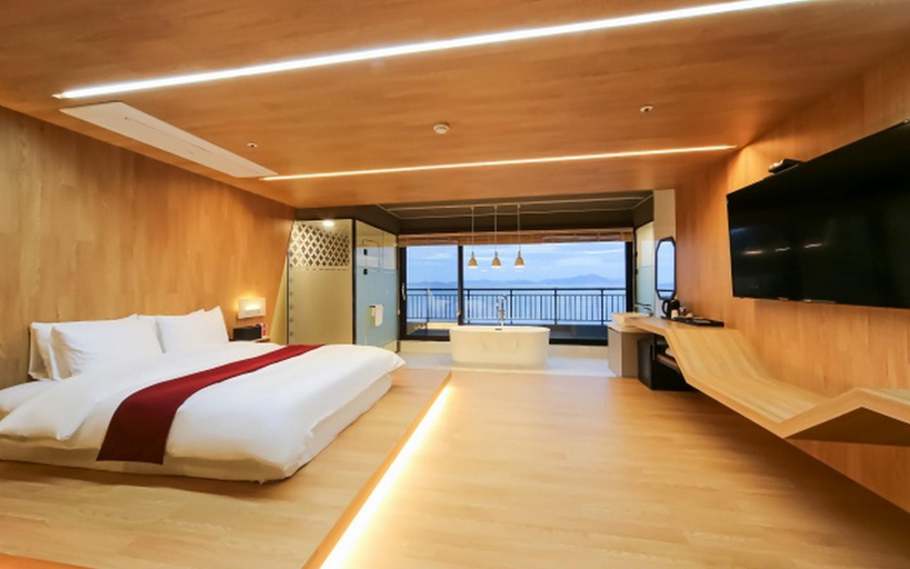 Bedroom 2, Gyeongnam goseong Hotel With7, Goseong
