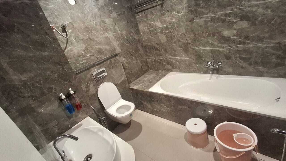 Bathroom, Kiwi Inn Hotel Regional Park, Indore