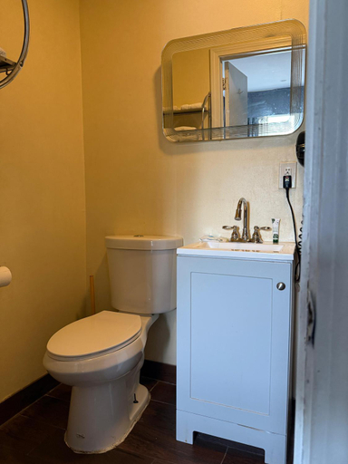 Bathroom 3, Hamilton Inn, Worcester