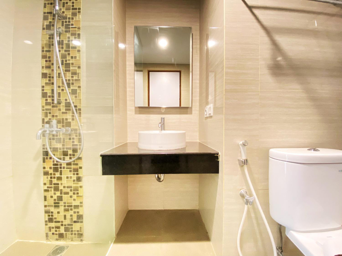 Bathroom 2, Cozy Studio at Green Kosambi (Greko) By Travelio, Bandung