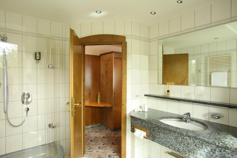 Bathroom 4, Hotel Brielhof, Zollernalbkreis
