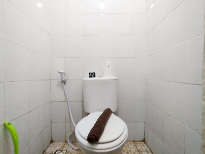 Bathroom, Strategic & Nice Studio Suites @Metro By Travelio, Bandung