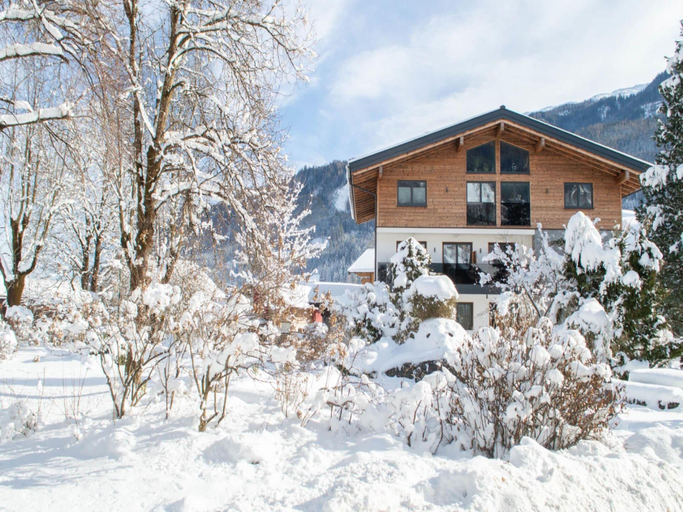 Others 3, Apartment in Bramberg near Cable Car, Zell am See