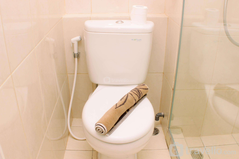 Bathroom 3, StunningComfy Studio Springlake Bekasi By Travelio, Bekasi