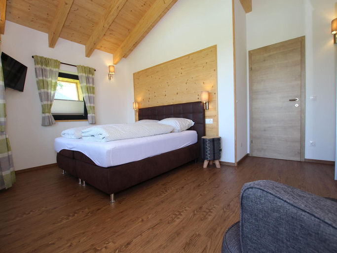 2, Chalet Gamsknogel mit privatem Pool und Whirlpool, Traunstein