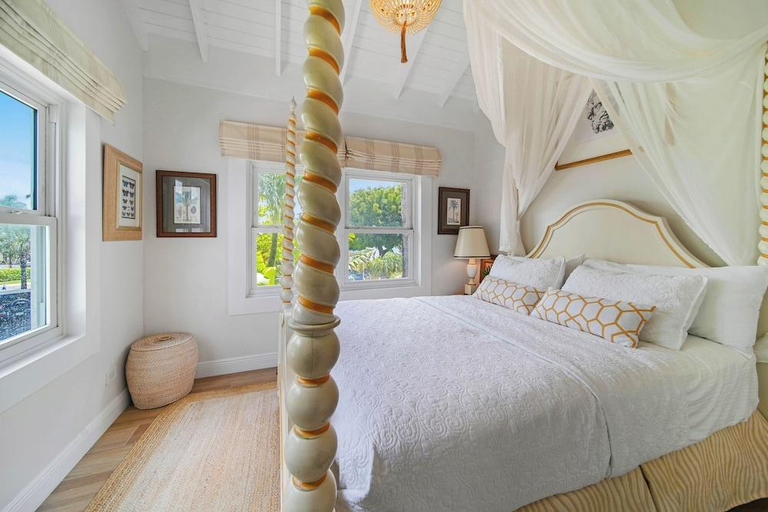 Bedroom 4, Villas of the Galleon