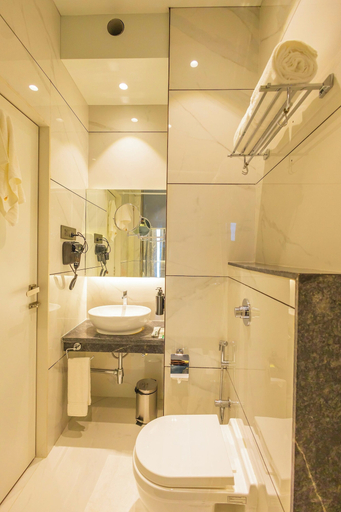 Bathroom 4, Shera Hotels & Banquets - Navi Mumbai, Thane