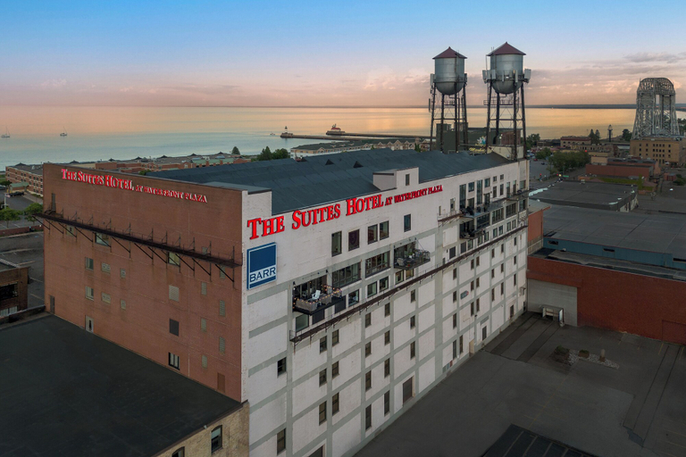 Exterior & Views