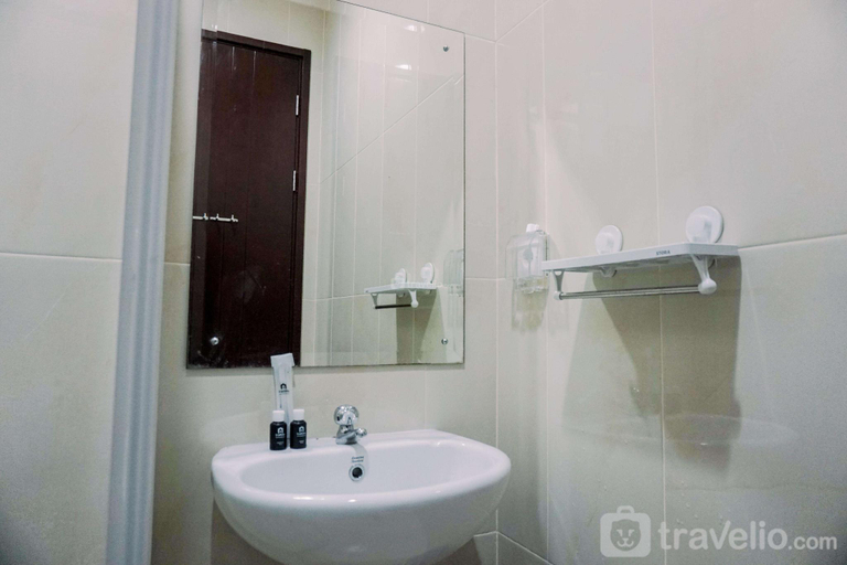 Bathroom 3, Best Deal & Comfortable 2BR Asatti Apt By Travelio, Tangerang Selatan