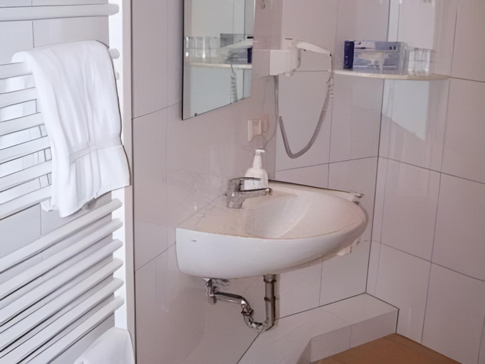 Bathroom 3, Hotel Central, Rotenburg (Wümme)