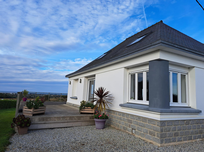 Exterior & Views 1, Holiday Home in Brittany with Sea Views, Finistère