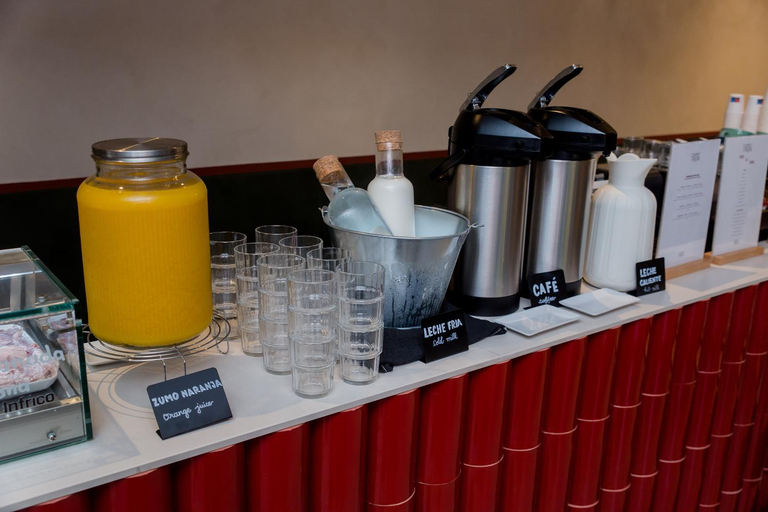 Food & Drinks 5, LATROUPE Prado Hostel, Madrid