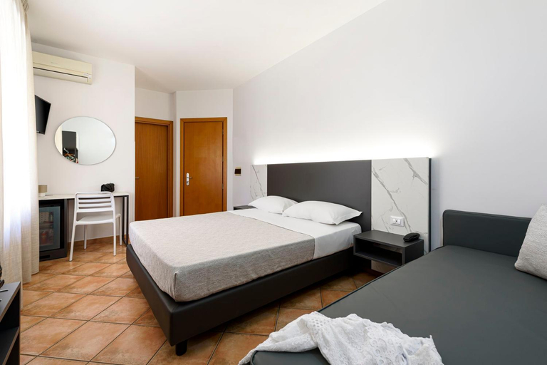 Bedroom 5, Sun Garden Hotel, Trapani