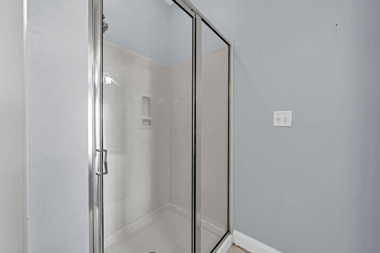 Bathroom 4, Grouper Therapy, Walton