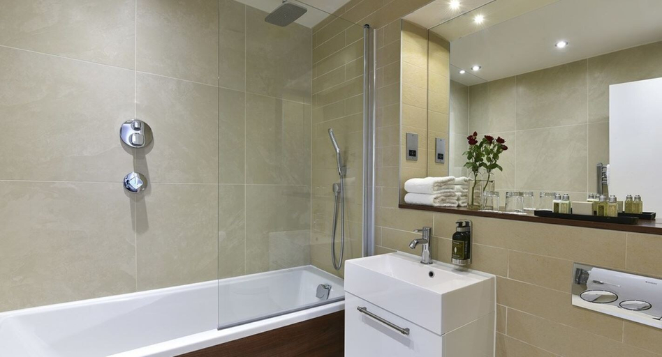 Bathroom 5, Fraser Place Canary Wharf, London