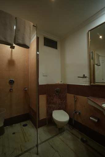 Bathroom 5, Maru Casa A City Center Hotel, Jaipur