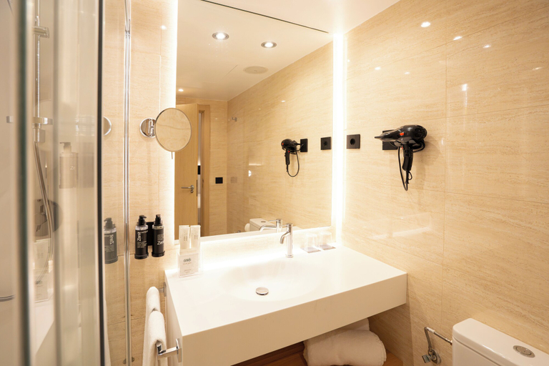Bathroom 4, Hotel Zenit Bilbao, Vizcaya