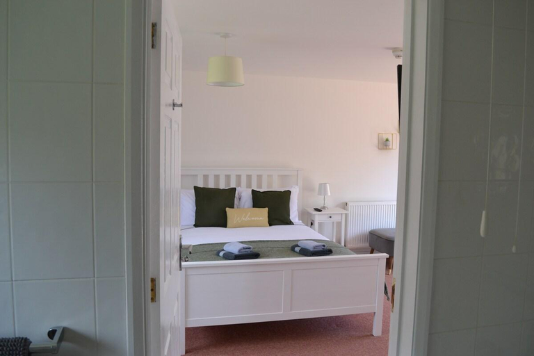 Bedroom 2, Number 7 - Lytton Tree Lodge, Reydon, Southwold, Suffolk