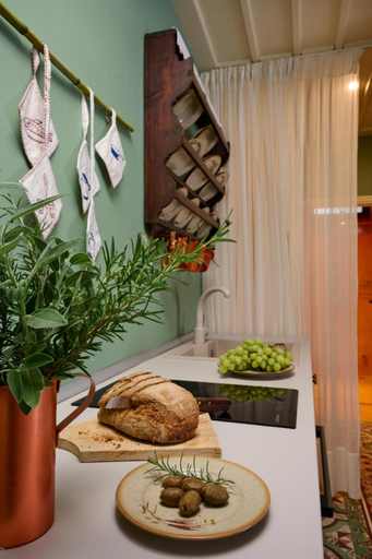 Food & Drinks 5, Sto Roloi Island Houses, Attica