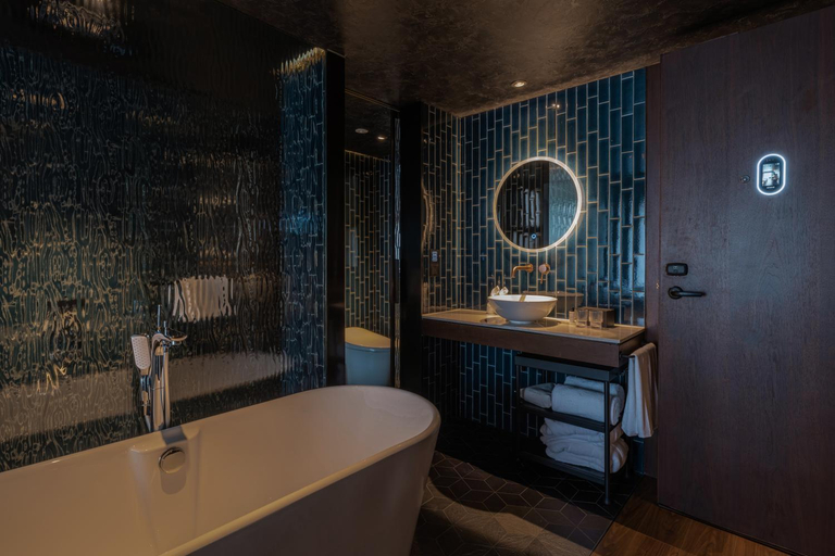 Bathroom 4, Shanghai NEOBRIDGE Hotel, Shanghai