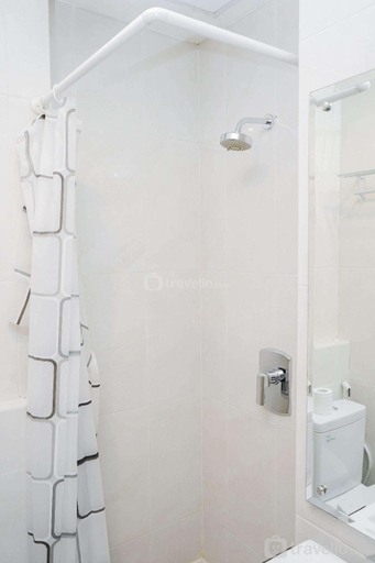 Bathroom 3, Strategic Studio at Capitol Park By Travelio, Jakarta Pusat