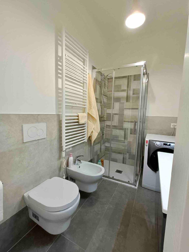 Bathroom 2, Casa Grande Verona, Verona