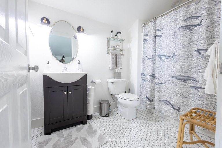 Bathroom, The Loft Pet & Bike Friendly Studio Garden, Benton