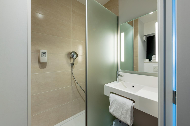 Bathroom 4, B&B HOTEL Dreux Nord, Eure-et-Loir