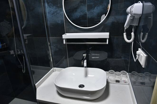 Bathroom 3, Shuijing Jingguan Inn, Jiaxing