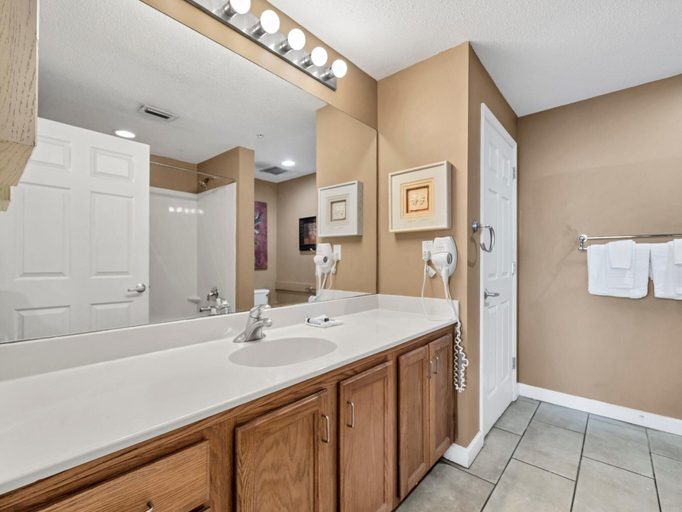 Bathroom 5, Sterling Reef 1203, Bay