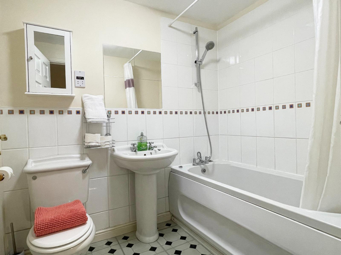 Bathroom 3, Johnson Townhouse, Northamptonshire