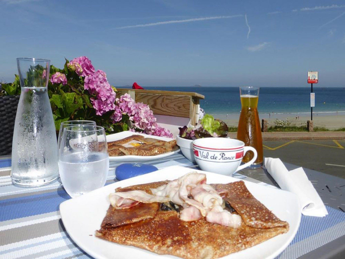Food & Drinks 4, Estate in Landeleau near Aulne River, Finistère