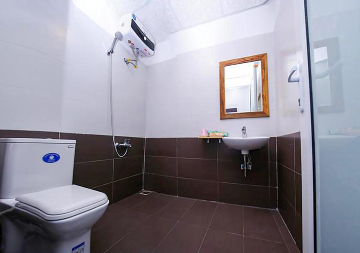 Bathroom 4, Shark Homestay, Huế