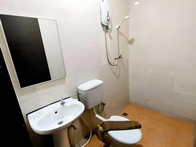 Bathroom 5, The Grand Hotel 2, Sandakan