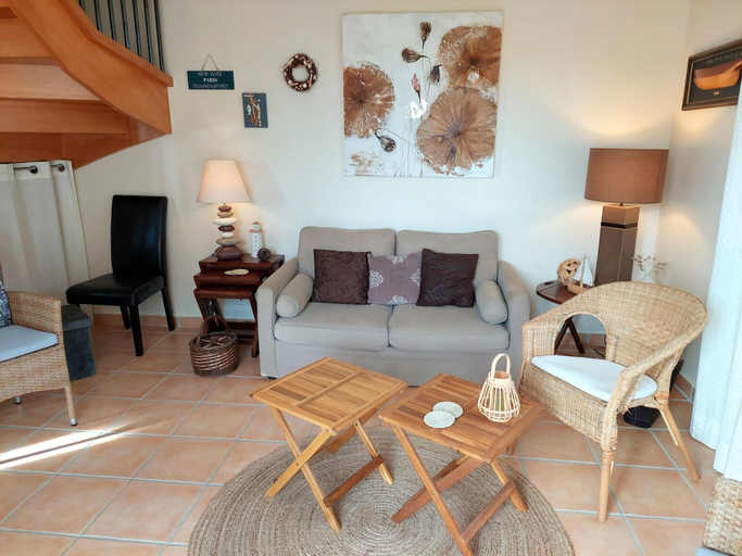 Others 5, Cottage in Plouneour-Trez with Sea View, Finistère