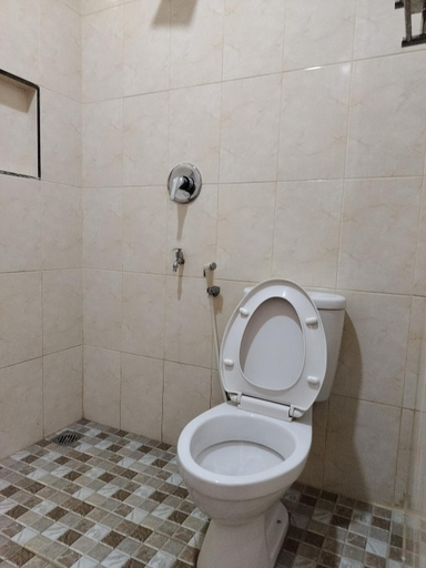Bathroom 2, KARJO HOME STAY SYARIAH, Malang