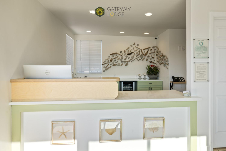 Others 5, Gateway Lodge, Monterey