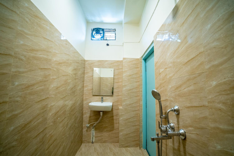 Bathroom 3, Slackpackr Begumpet Hyderabad, Hyderabad