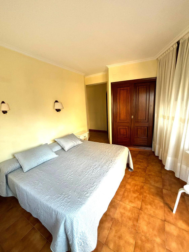 Others 3, Hotel Cachalote, Pontevedra