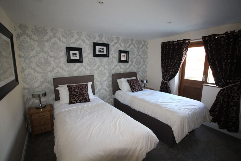 Bedroom 3, The Clothiers Arms, Gloucestershire