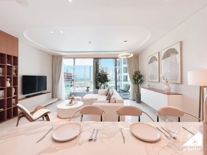 Food & Drinks, Luxury Beachfront 1BR on Palm Jumeirah & Balcony, Dubai