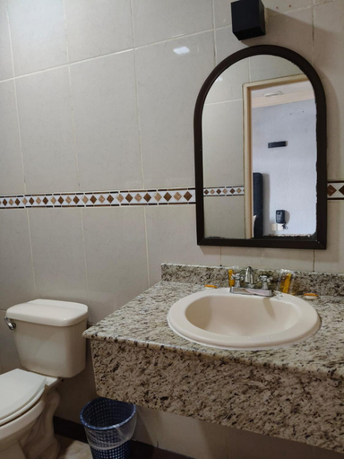 Bathroom 3, Hotel Astur, Guadalajara