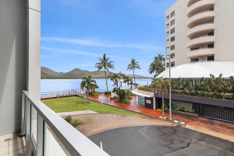 Others 3, Lux Retreat - Pool, Waterfront & prime Location, Cairns