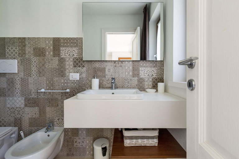 Bathroom 2, Villa Monica, Bari