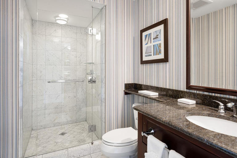 Bathroom 4, Newport Beach Hotel & Suites, Newport