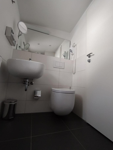 Bathroom 3, Furstenhof Wernigerode Garni, Harz