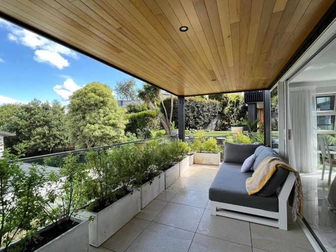 Others 5, Okahu Bay Villas, Waitakere
