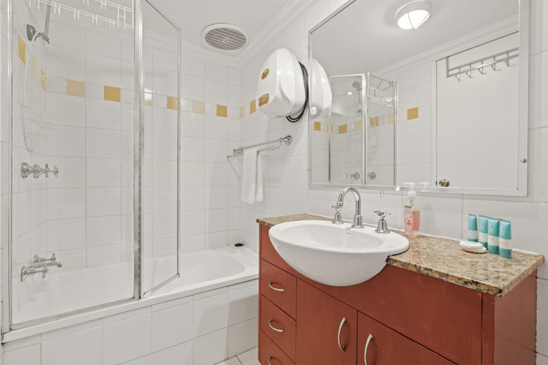 Room 5, Comfy Coogee 1 Bedroom Hideaway, Sydney