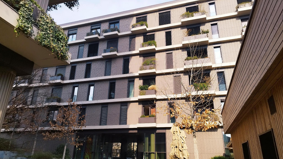 Exterior & Views
