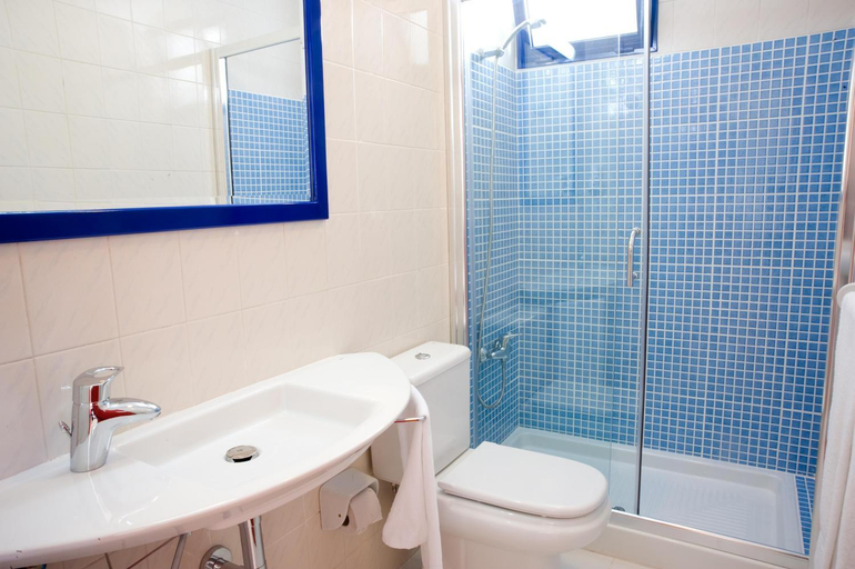 Bathroom, Hotel Chatur Palmera Mar, Las Palmas